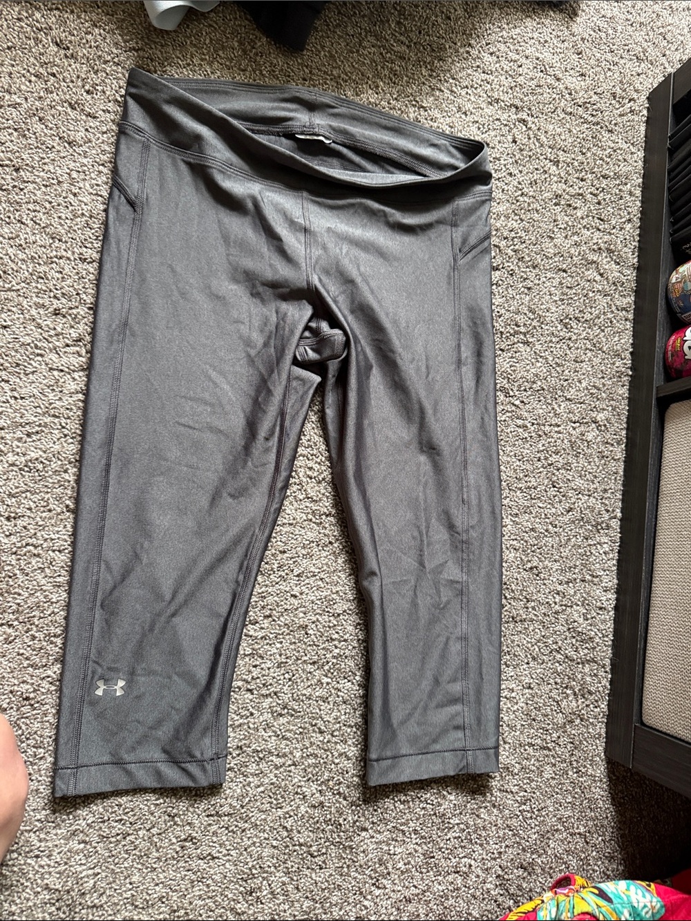 Under Armour Girls' Dark Gray Capri Leggings